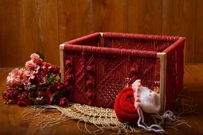 سبد حصیری قرمز