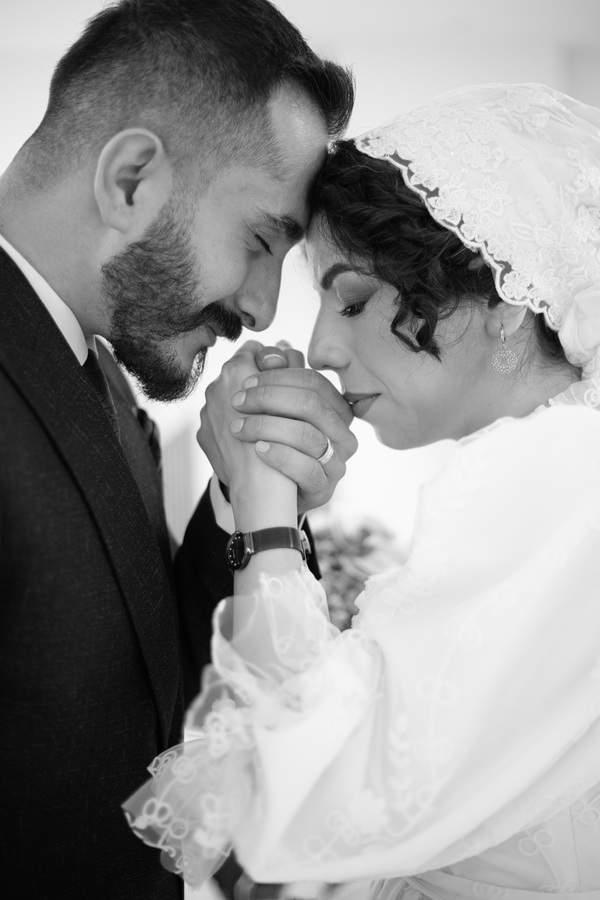 ژست عکاسی آتلیه. ایده عکس عروس و دامادو عاشقانهو دو نفرهو آتلیهو محضر 