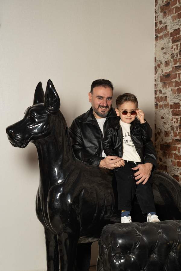 ژست عکاسی مردانه / پسرانه. ایده عکس مردانه / پسرانهو نشستهو آتلیه 