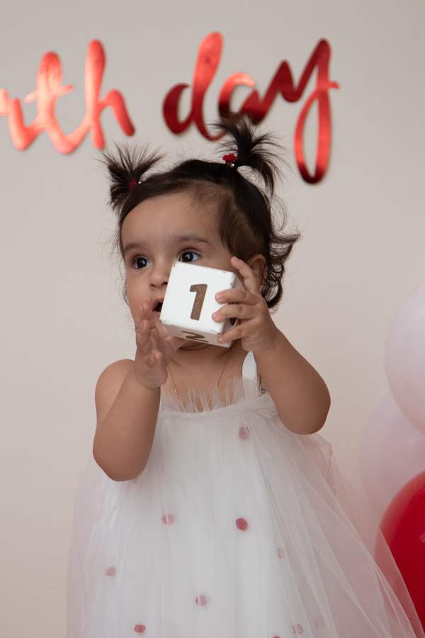 ژست عکاسی دخترانه / زنانه. ایده عکس دخترانه / زنانهو کودکو ایستادهو عکس تولدو خانهو آتلیه کودک 