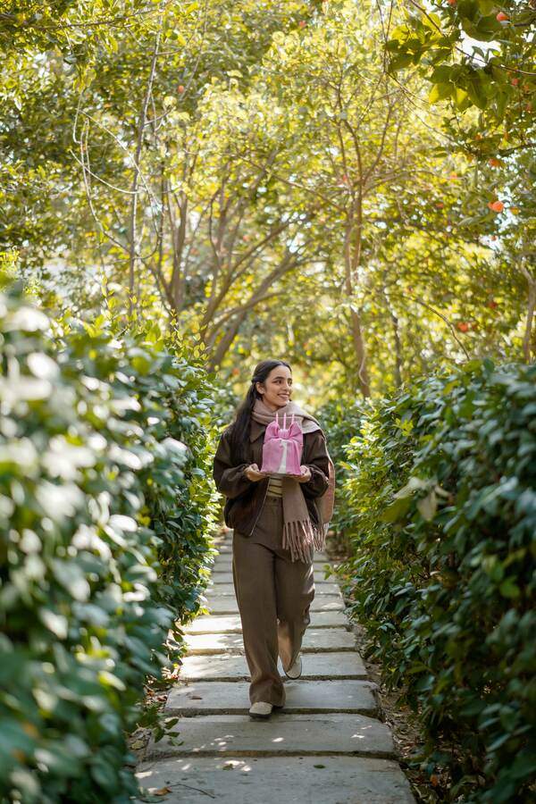 ژست عکاسی ایستاده. ایده عکس دخترانه / زنانهو ایستادهو عکس تولدو طبیعت / فضای باز 