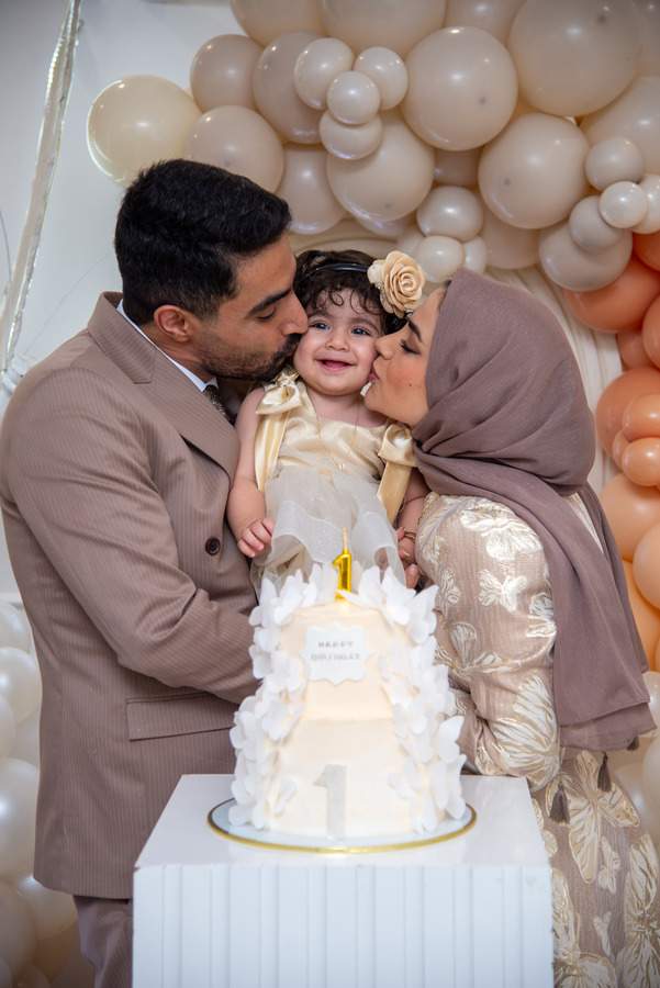 ژست عکاسی  مادر و دختر. ایده عکس دخترانه / زنانهو  مادر و دخترو عکس تولدو خانهو آتلیه کودک 