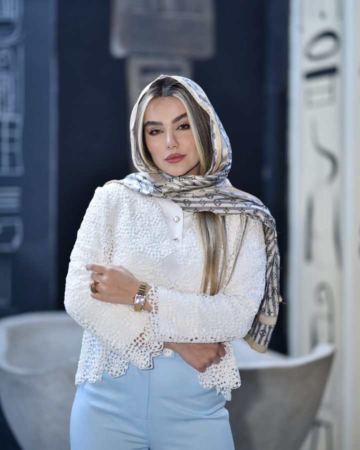 ژست عکس دخترانه / زنانه