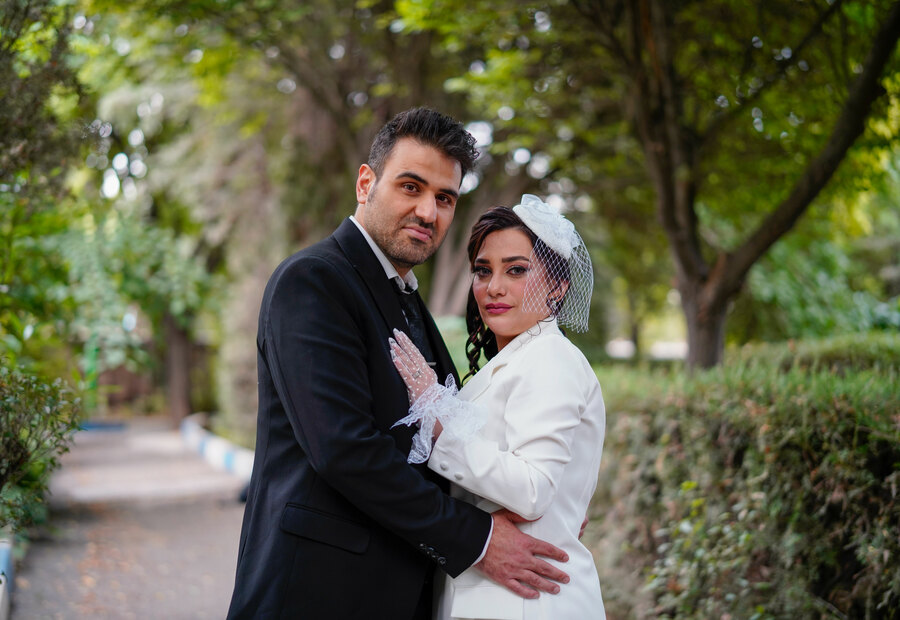 ژست عکاسی ایستاده. ایده عکس عروس و دامادو ایستادهو دو نفره 