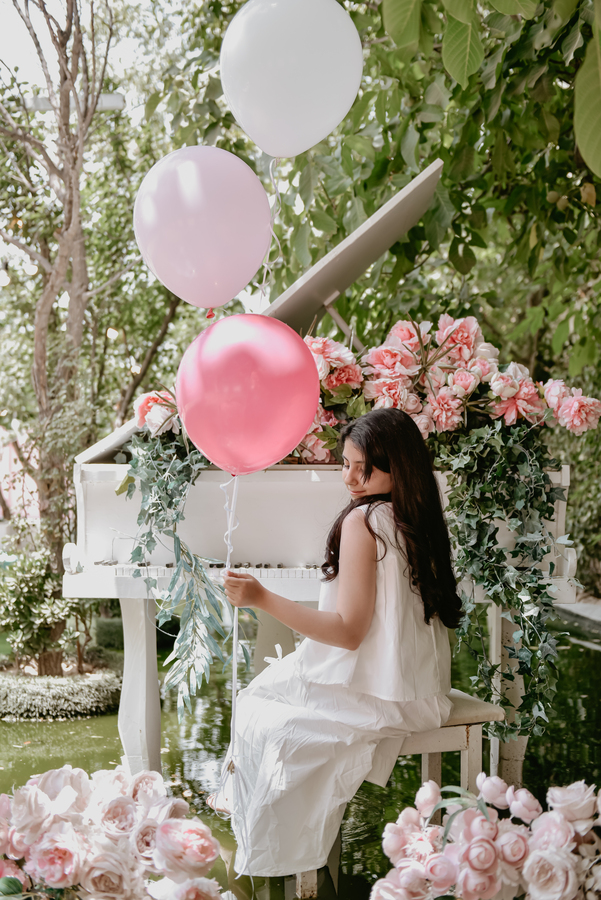 ژست عکاسی نشسته. ایده عکس دخترانه / زنانهو کودکو نشستهو طبیعت / فضای باز 