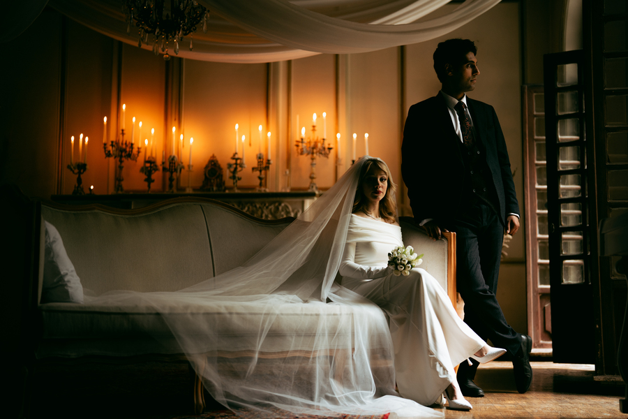 ژست عکاسی آتلیه. ایده عکس عروس و دامادو عاشقانهو ایستادهو دو نفرهو آتلیه 