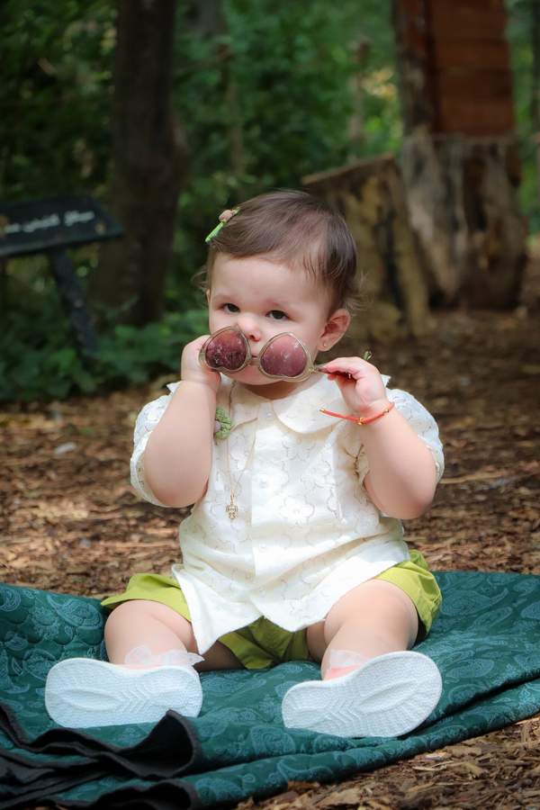 ژست عکاسی نشسته. ایده عکس دخترانه / زنانهو کودکو نشستهو طبیعت / فضای بازو آتلیه کودک 