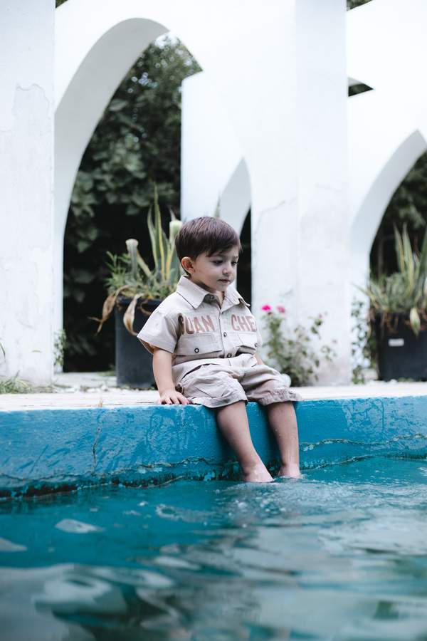 ژست عکاسی مردانه / پسرانه. ایده عکس مردانه / پسرانهو کودکو نشستهو طبیعت / فضای باز 