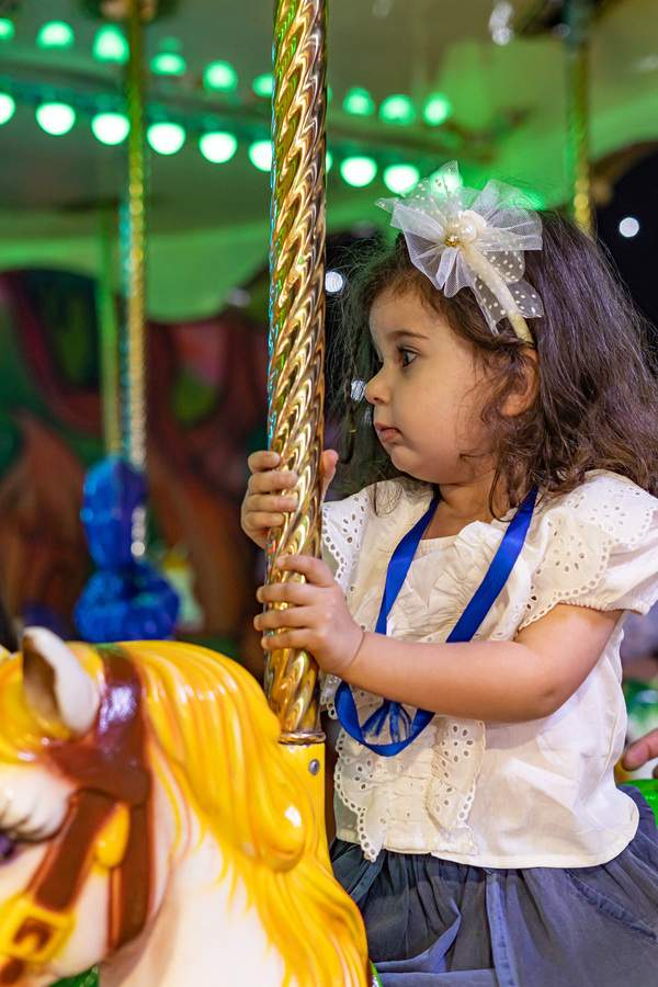 ژست عکاسی نشسته. ایده عکس دخترانه / زنانهو کودکو نشستهو طبیعت / فضای باز 