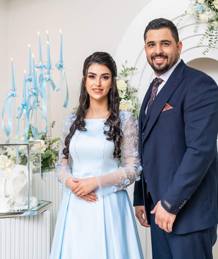 ژست عکاسی دو نفره. ایده عکس عروس و دامادو ایستادهو دو نفرهو خانهو محضر 