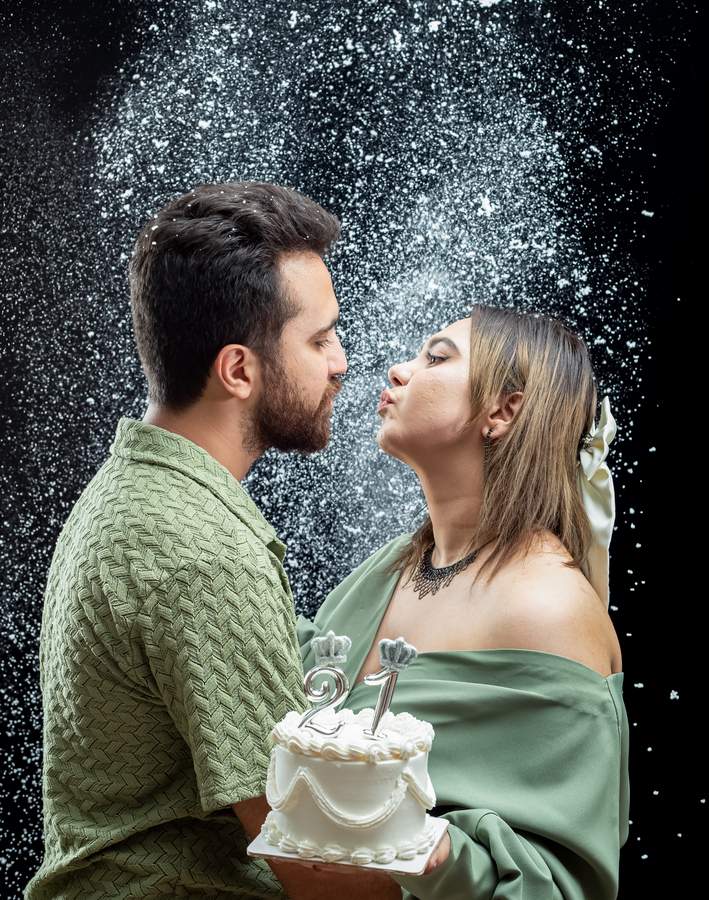 ژست عکاسی آتلیه. ایده عکس عاشقانهو ایستادهو عکس تولدو خانهو آتلیهو دو نفره 