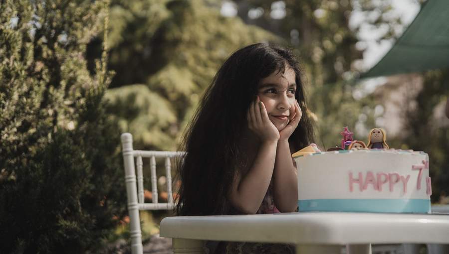 ژست عکاسی دخترانه / زنانه. ایده عکس دخترانه / زنانهو کودکو عکس تولدو طبیعت / فضای باز 