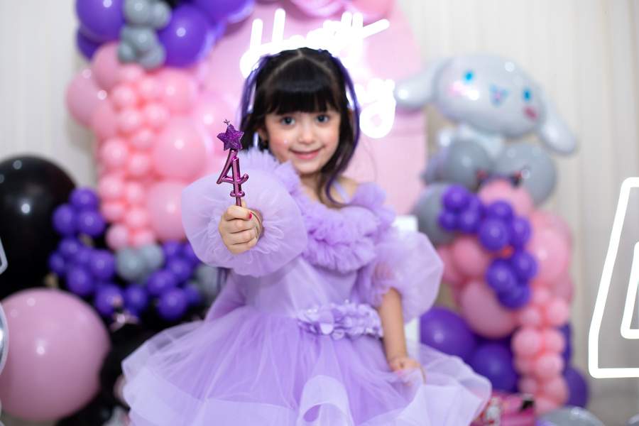 ژست عکاسی ایستاده. ایده عکس دخترانه / زنانهو ایستادهو خانه 