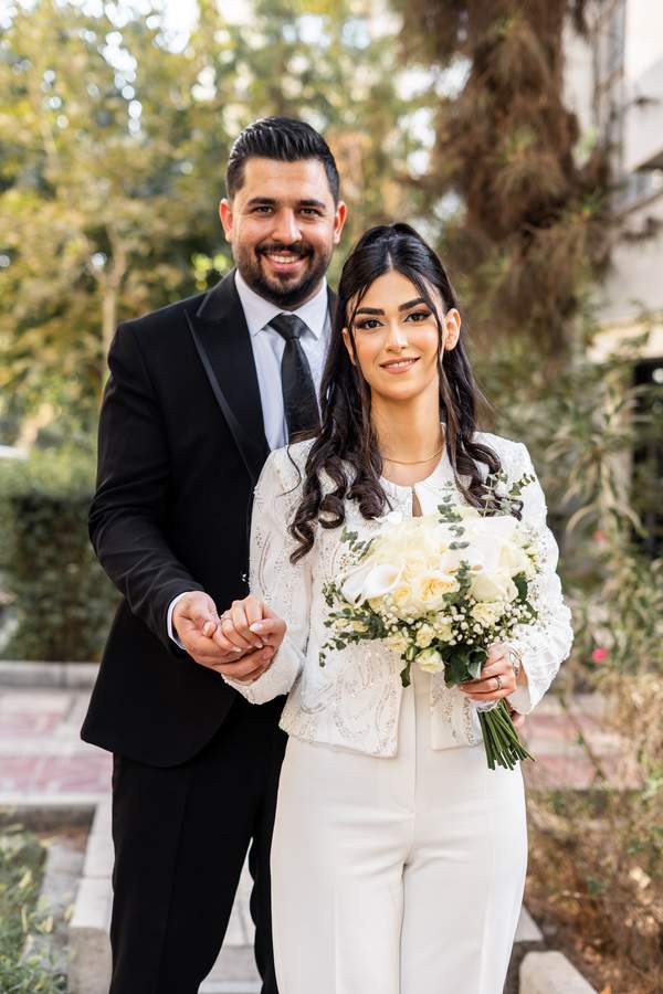 ژست عکاسی دو نفره. ایده عکس عروس و دامادو ایستادهو دو نفرهو طبیعت / فضای باز 