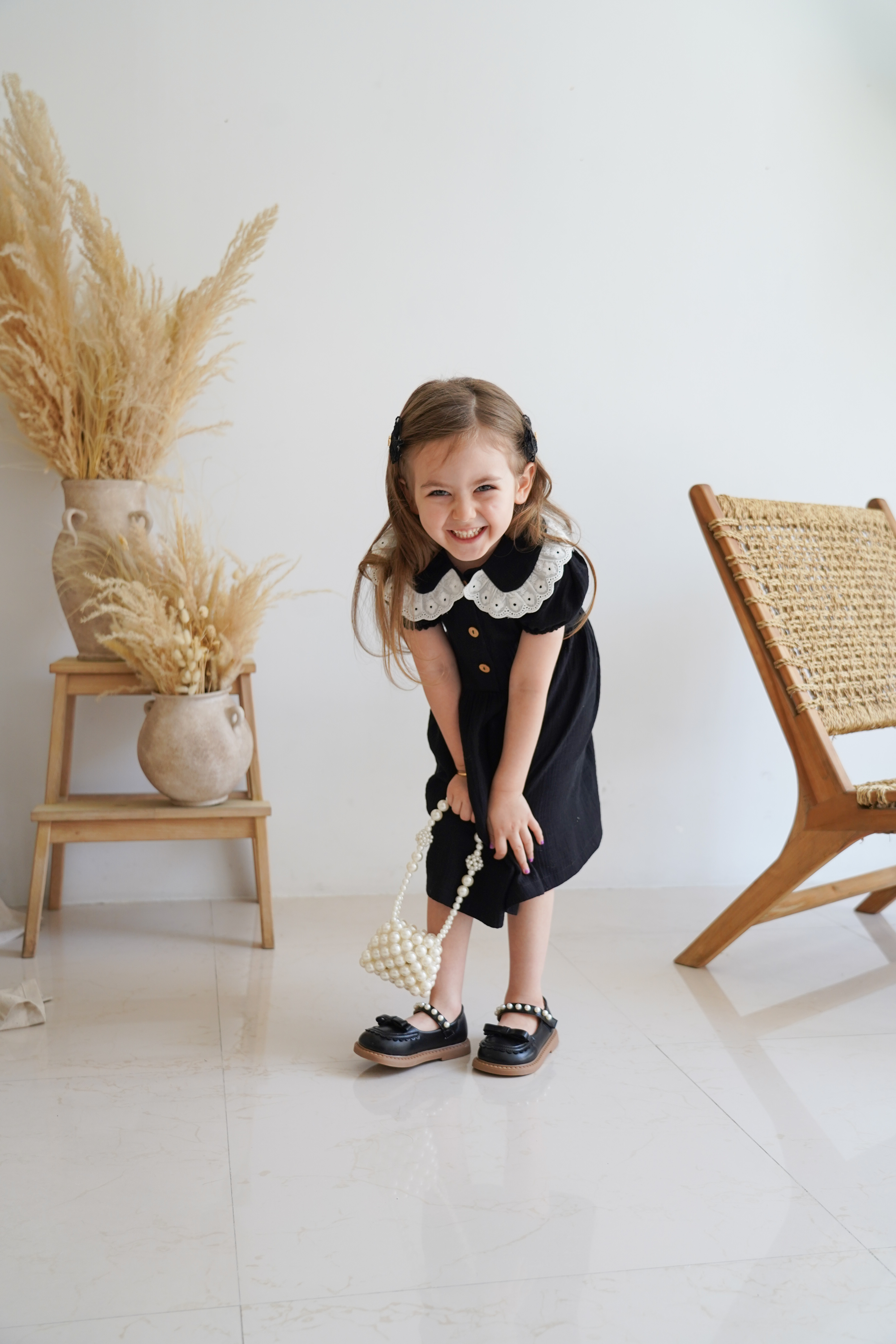 ژست عکس آتلیه کودک