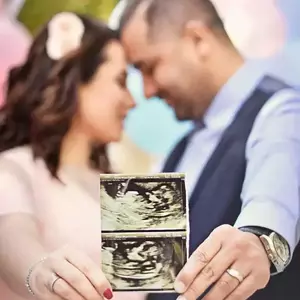 عکس زن حامله در حال درد در خانه