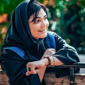 ژست عکس فارغ التحصیلی