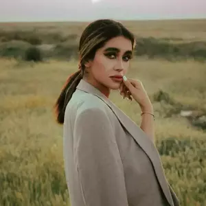 ژست عکس دخترانه / زنانه