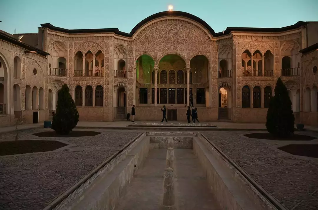 نمونه کار عکاسی سفر و گردشگری توسط گل زاری که در تاریخ 1401-03-06 ** جمعه  **  ساعت 09:22PM بارگذاری شده است.