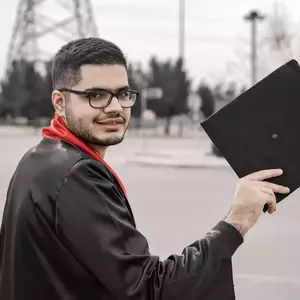 ژست عکس فارغ التحصیلی