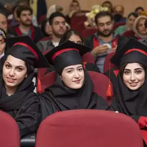 ژست عکس فارغ التحصیلی