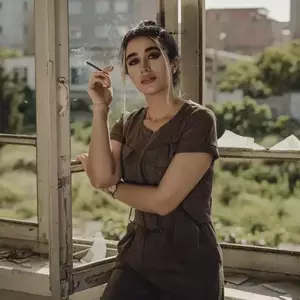 ژست عکس دخترانه / زنانه