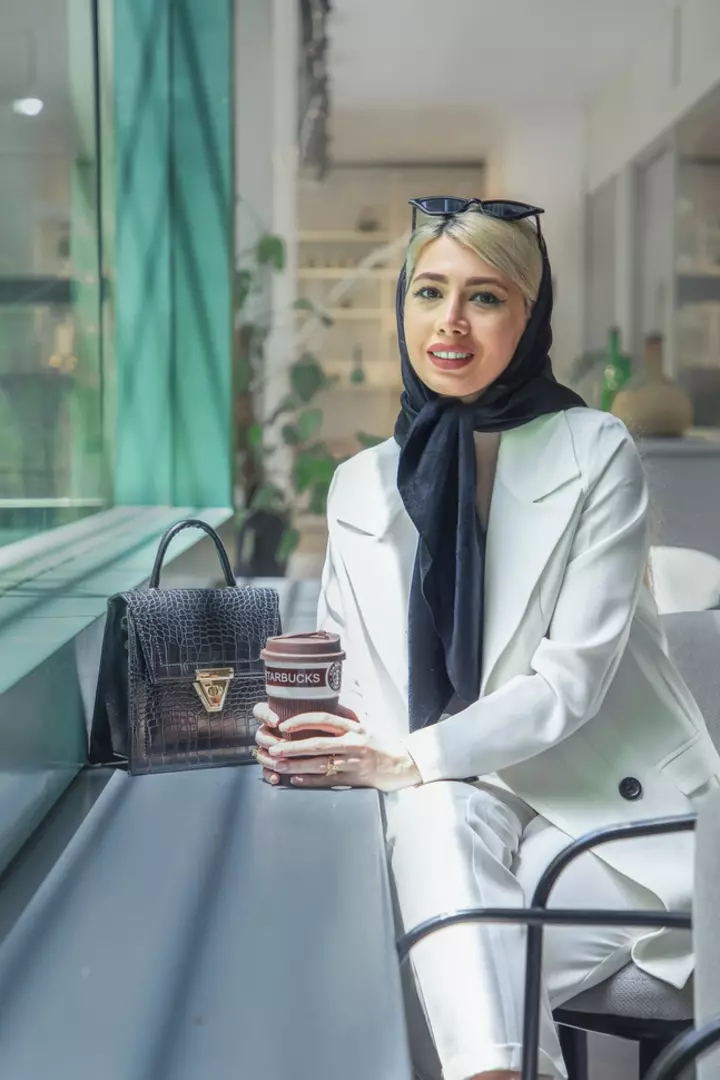 نمونه کار از ریحانه, عسگری