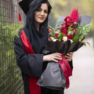 ژست عکس فارغ التحصیلی