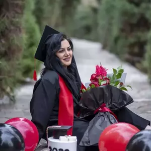 ژست عکس فارغ التحصیلی