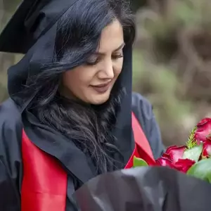 ژست عکس فارغ التحصیلی