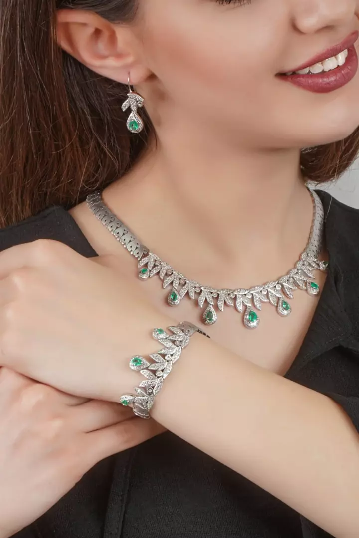 نمونه کار عکاسی طلا و جواهر توسط رضوی حیدری که در تاریخ 1401-11-24 ** دوشنبه  **  ساعت 08:42PM بارگذاری شده است.