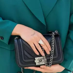 ژست عکس دخترانه / زنانه
