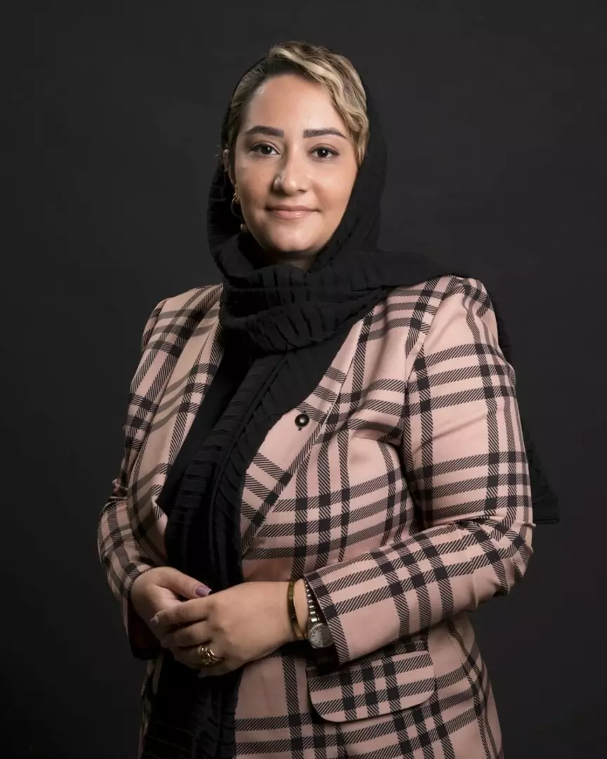عکاسی پرتره سازمانی از مصطفی بزرگمهر