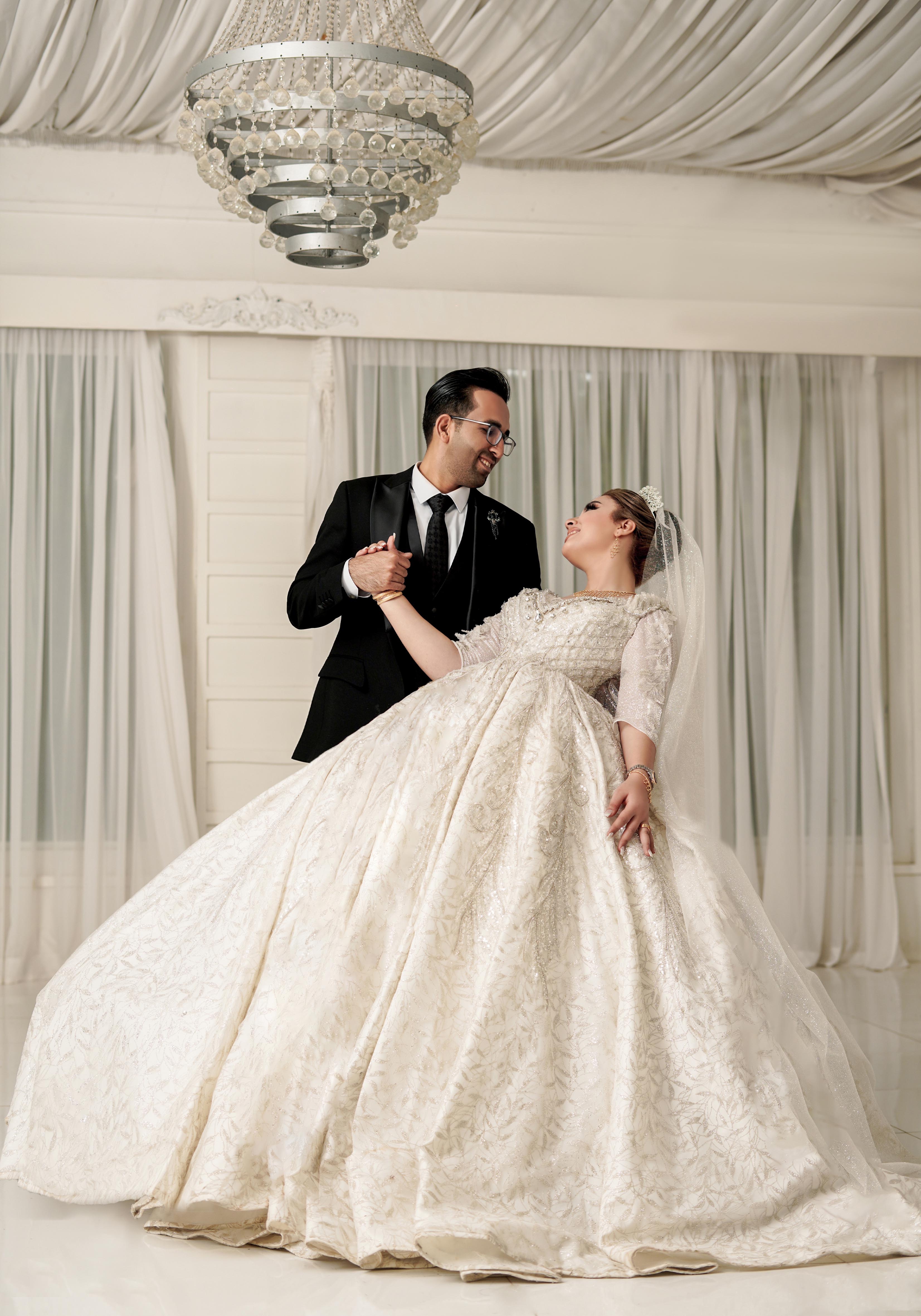 ژست عکس عروس و داماد