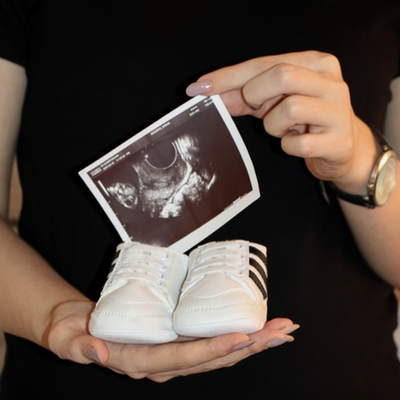 عکس زن حامله در حال درد در خانه