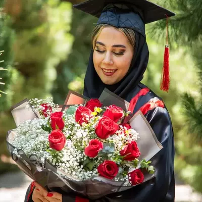 ژست عکس فارغ التحصیلی
