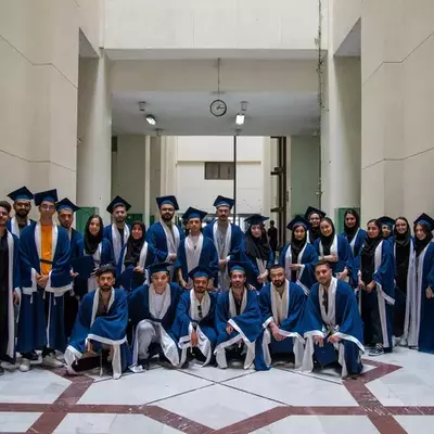 ژست عکس فارغ التحصیلی