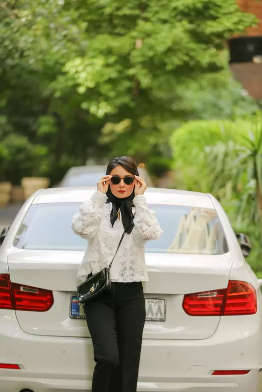 نمونه کار از مونا, فاتحی