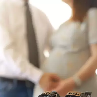 عکس زن حامله در حال درد در خانه