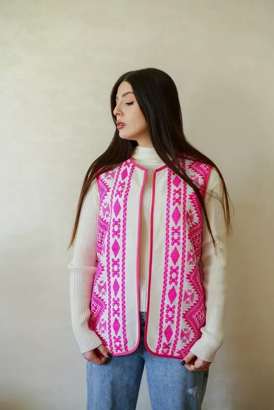 نمونه کار عکاسی مدلینگ ، پوشاک و لباس توسط فاتحی که در تاریخ 1403-07-04 ** چهارشنبه  **  ساعت 01:22PM بارگذاری شده است.