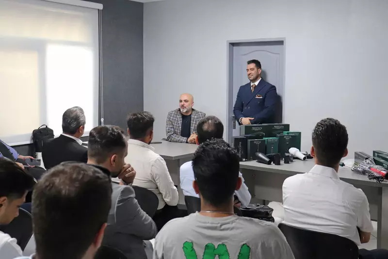نمونه کار عکاسی پرتره سازمانی توسط باقری که در تاریخ 1403-07-30 ** دوشنبه  **  ساعت 03:55PM بارگذاری شده است.