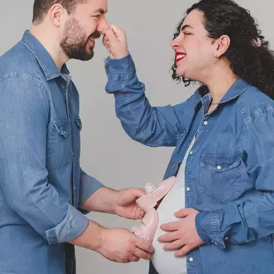 عکس زن حامله در حال درد در خانه