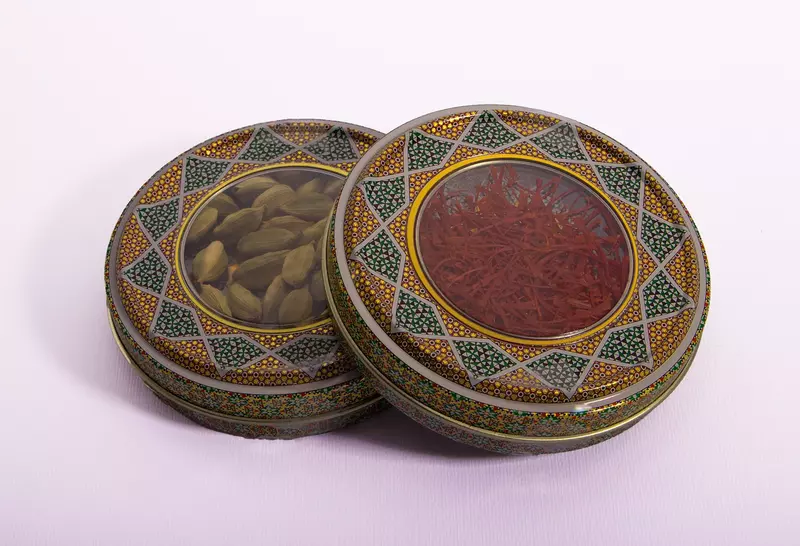 عکاسی صنعتی و زمینه سفید از زبیده کلهر