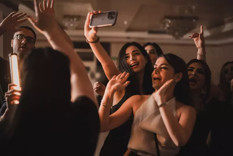 نمونه کار از بهزاد, ایازلو