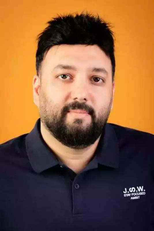 نمونه کار عکاسی پرتره سازمانی توسط علیزادگان  که در تاریخ 1404-05-02 ** پنج‌شنبه  **  ساعت 11:44AM بارگذاری شده است.