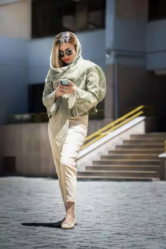 نمونه کار عکاسی مدلینگ ، پوشاک و لباس توسط ایزدمهر که در تاریخ 1404-05-17 ** جمعه  **  ساعت 03:36AM بارگذاری شده است.