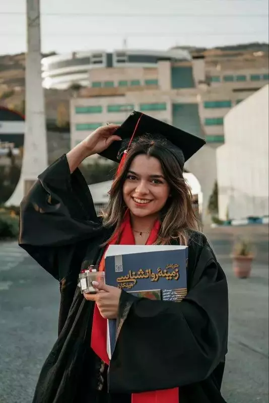 نمونه کار عکاسی فارغ التحصیلی توسط پریدار که در تاریخ 1404-06-06 ** پنج‌شنبه  **  ساعت 12:58AM بارگذاری شده است.