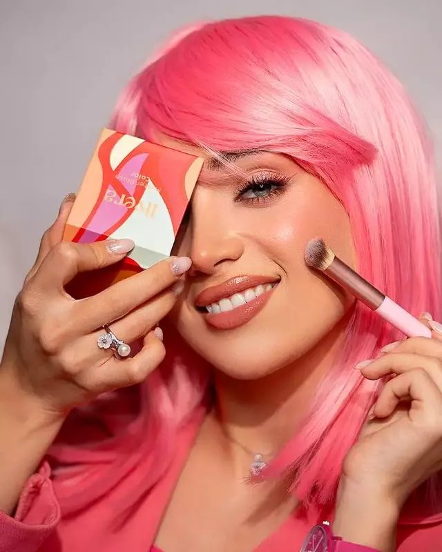 نمونه کار روتوش عکس توسط موحد که در تاریخ 1404-09-02 ** یک‌شنبه  **  ساعت 06:53PM بارگذاری شده است.