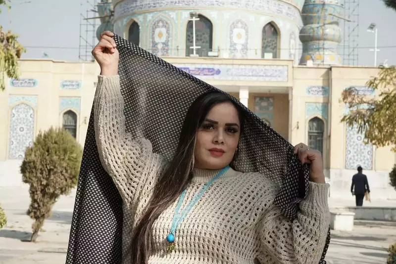 روتوش عکس از مریم رشیدیان