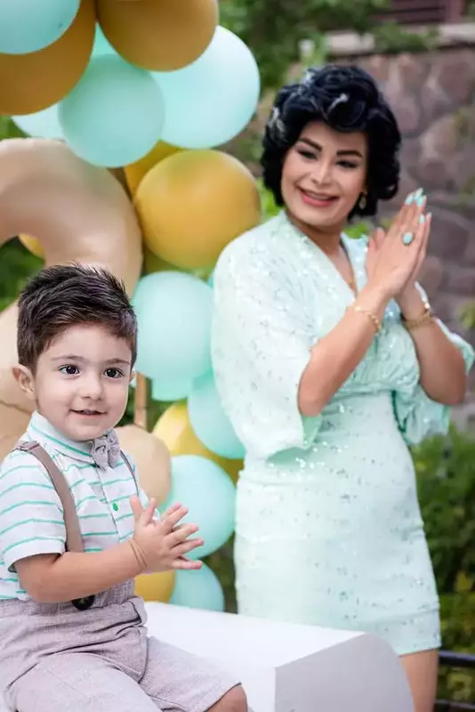 آفیش همکاران آفیش عکاس یا فیلمبردار دوم از مهرو باقری